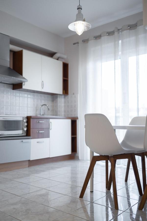Central Apartment With Parking Лариса Экстерьер фото